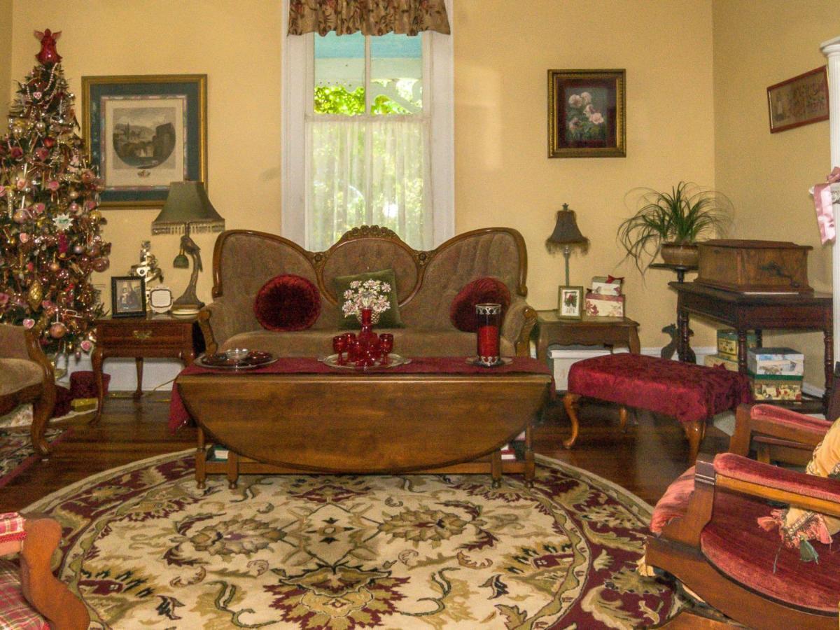 Holly House Of Hamilton Bed and Breakfast Εξωτερικό φωτογραφία