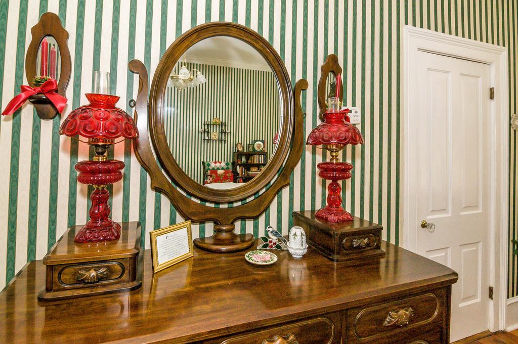 Holly House Of Hamilton Bed and Breakfast Εξωτερικό φωτογραφία