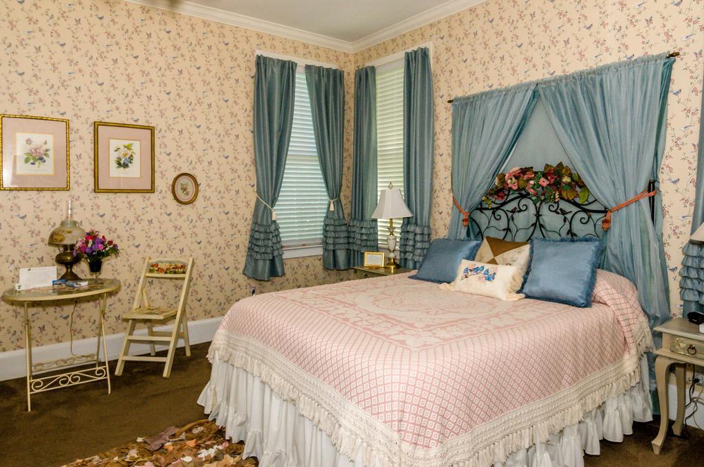 Holly House Of Hamilton Bed and Breakfast Εξωτερικό φωτογραφία