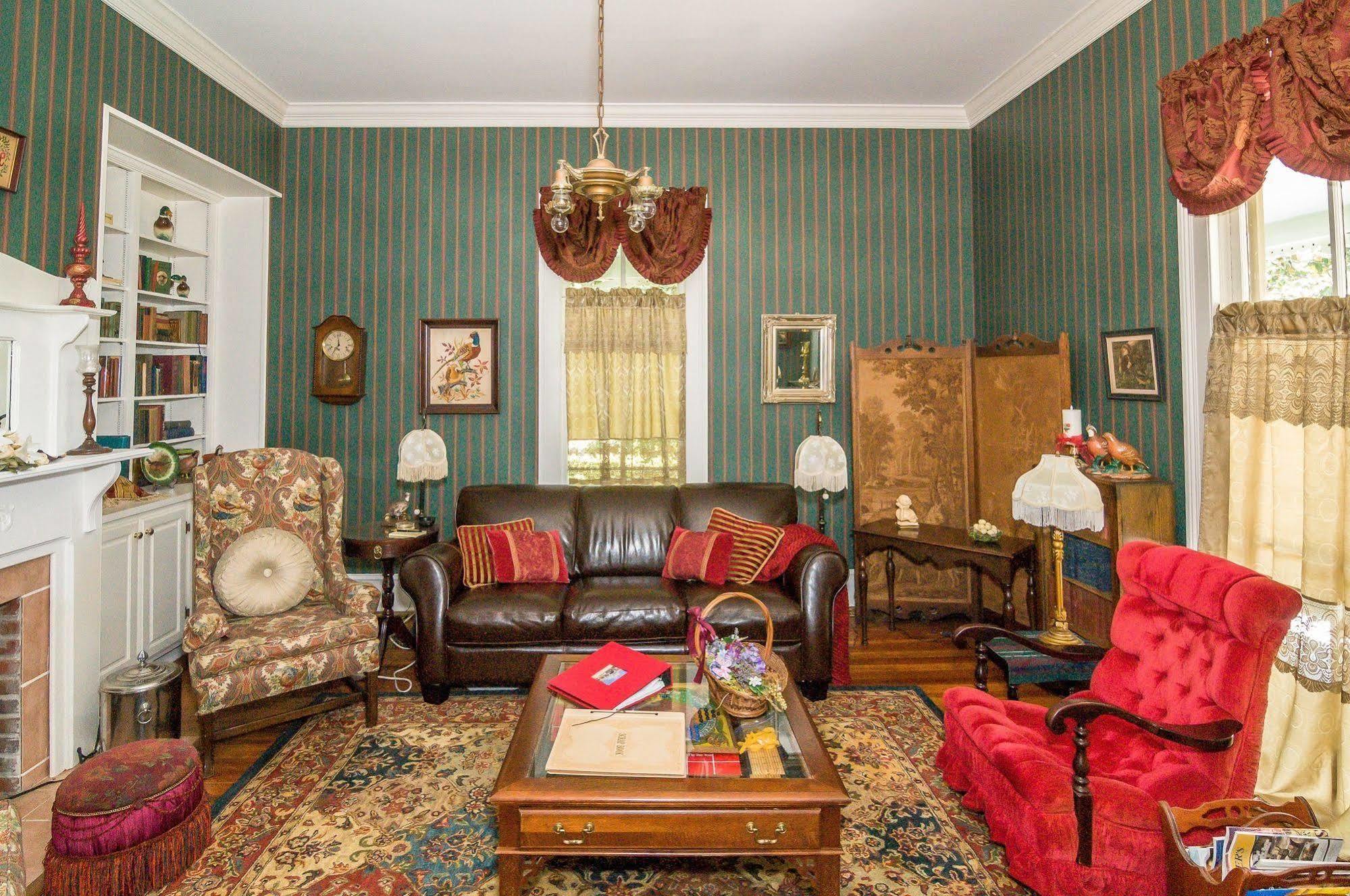 Holly House Of Hamilton Bed and Breakfast Εξωτερικό φωτογραφία