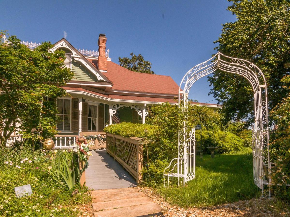 Holly House Of Hamilton Bed and Breakfast Εξωτερικό φωτογραφία